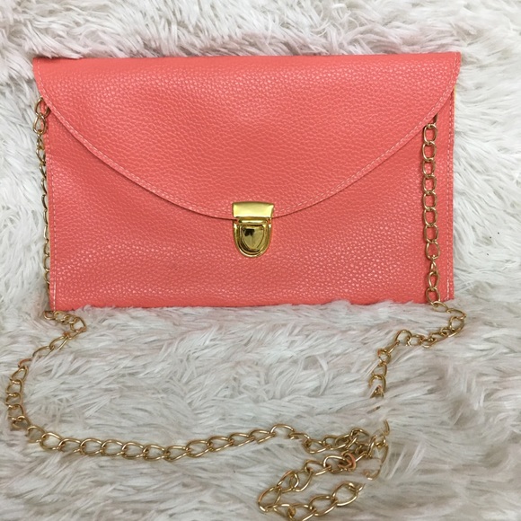 Handbags - NWOT. Envelope purse with  gold Chain